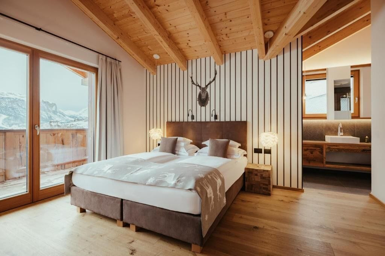 Room 4, Villa Flora Mountain Lodges, Bolzano