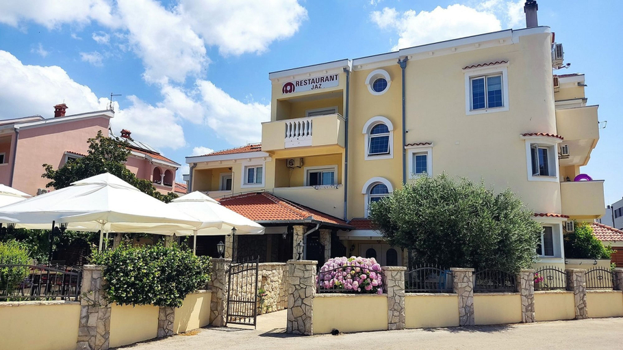 Room 2, Beachfront Apartment Mareo 4, Nin