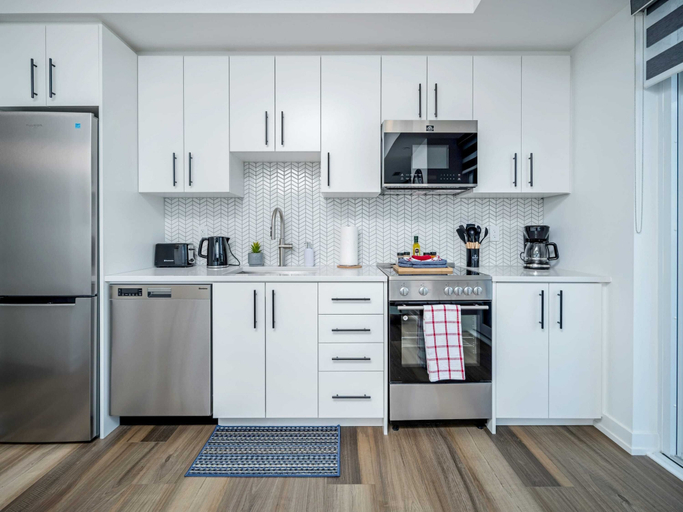 Interior 4, Newly Built 22nd Floor Condo w Stunning Views, Waterloo