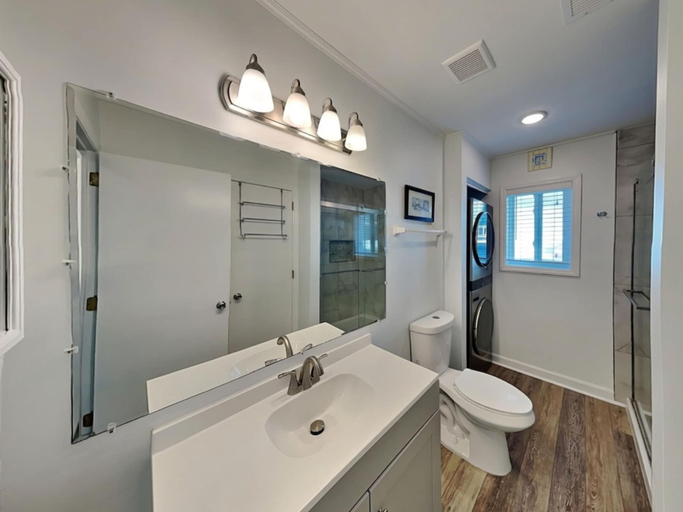 Bathroom 3, The Riggings #H2 by Carolina Retreats, New Hanover