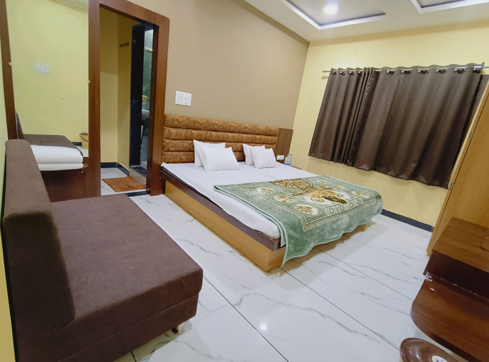 Room 3, Hotel Shree Raghunandan Palace, Ujjain