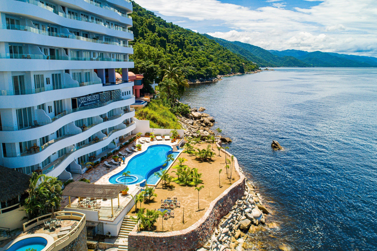 Pool 4, Luxurious Upscale Condo w/ Wraparound Oceanfront View & Shared Pool, Puerto Vallarta