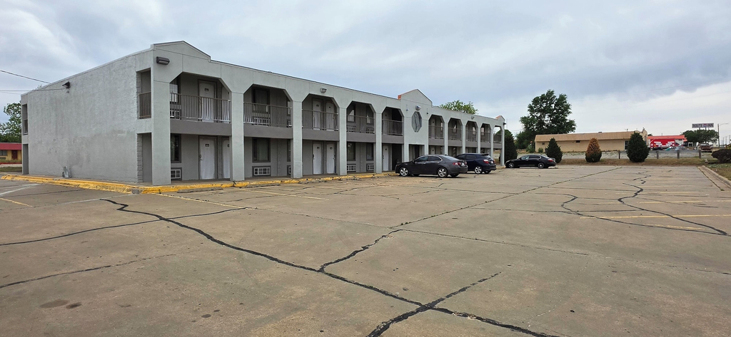 Exterior 5, DELUXE INN SHAMROCK, Wheeler