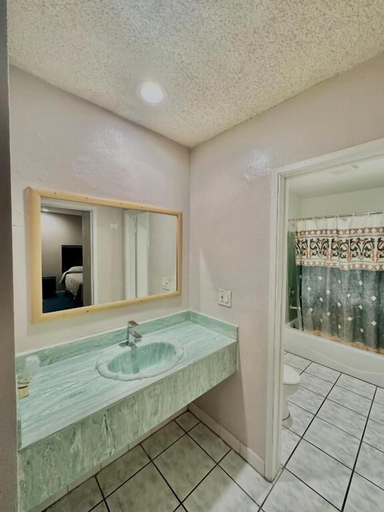 Bathroom 5, Tropic west Motel, Los Angeles