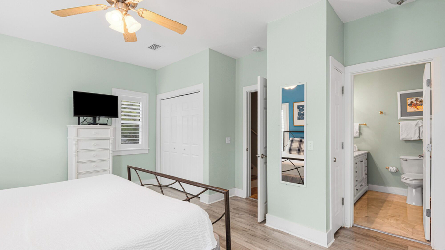 Room 4, Spacious 3BR Seacrest Home Pet Friendly, Pool & Private Beach Access, Walton