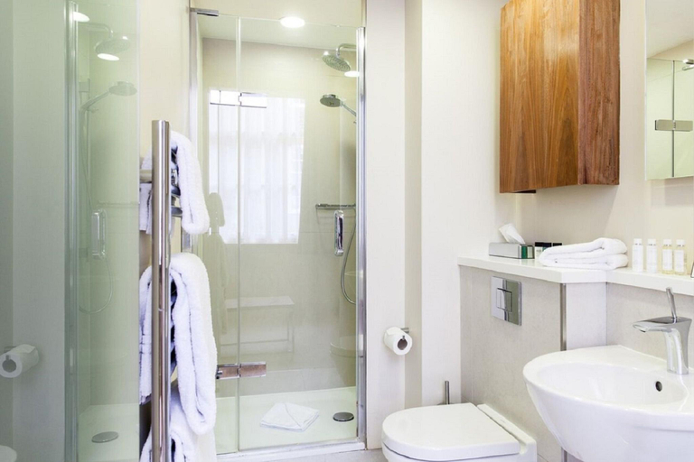 Bathroom 3, Master Cannon, London