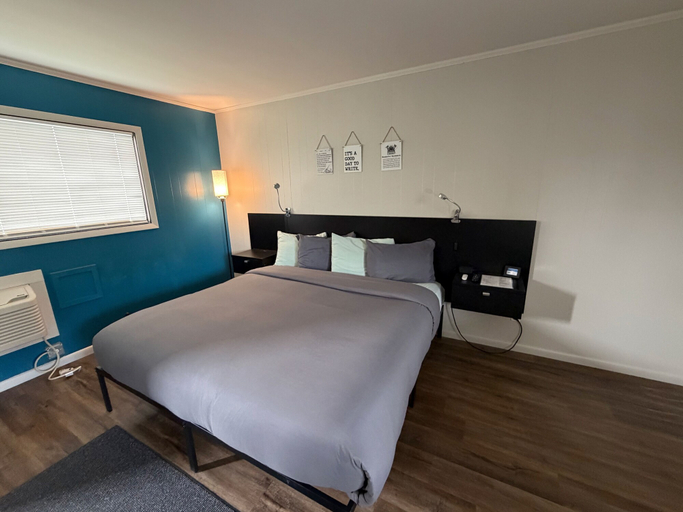 Room 1, The Cedar Micro Resort, Erie