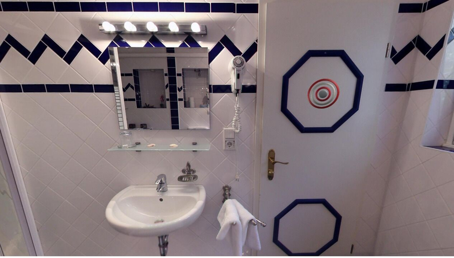 Bathroom 4, Waldhotel Silbermühle, Lippe