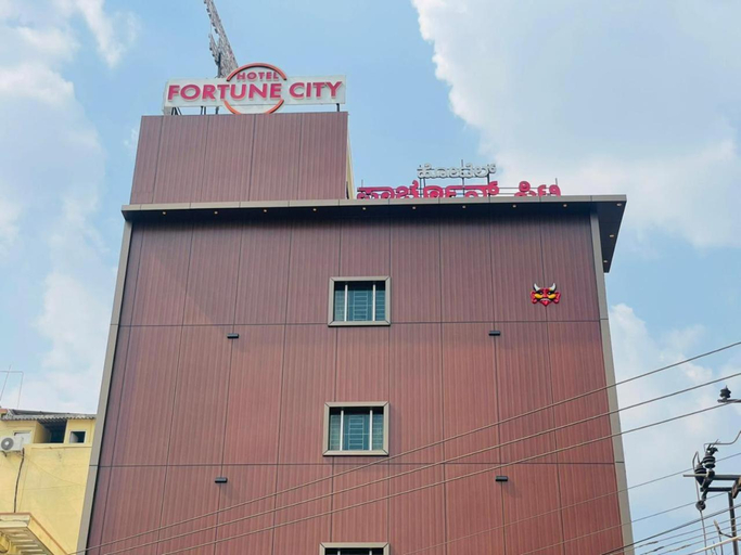 Exterior & Views