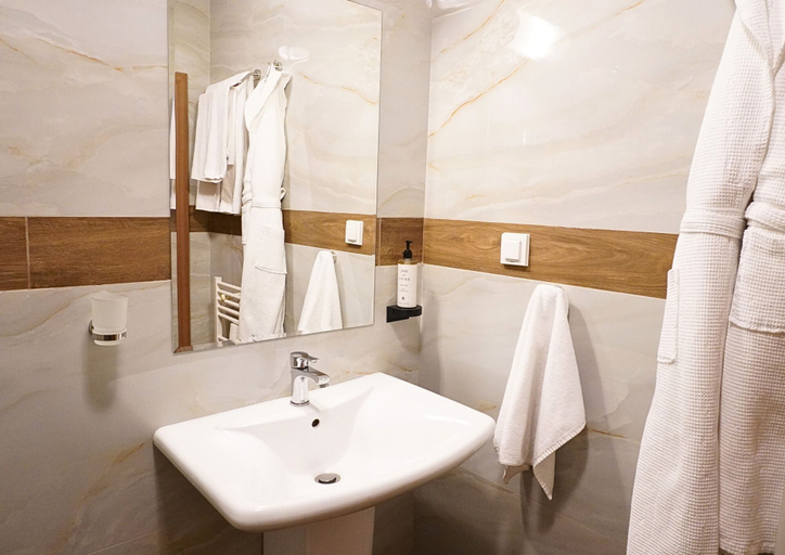 Bathroom 5, St. George Ski & Holiday, Bansko