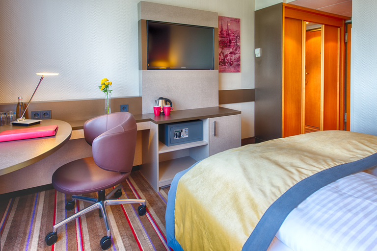 Bedroom 3, Leonardo Royal Hotel Koeln-Am Stadtwald, Köln