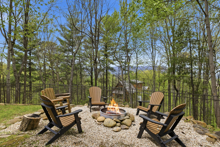 Property grounds 2, Pine Cone Cabin 4 Bedroom Cabin, Sevier