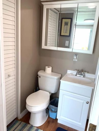 Bathroom 3, Woody's RV Resort, Highlands