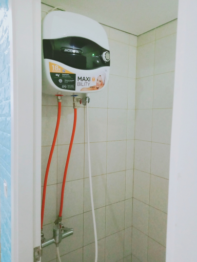 Bathroom, Smart Tv Room Studio Apatermen Poris 88, Tangerang