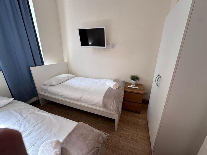 Bedroom 5, Portobello Rooms by PrimeCityHosts, London