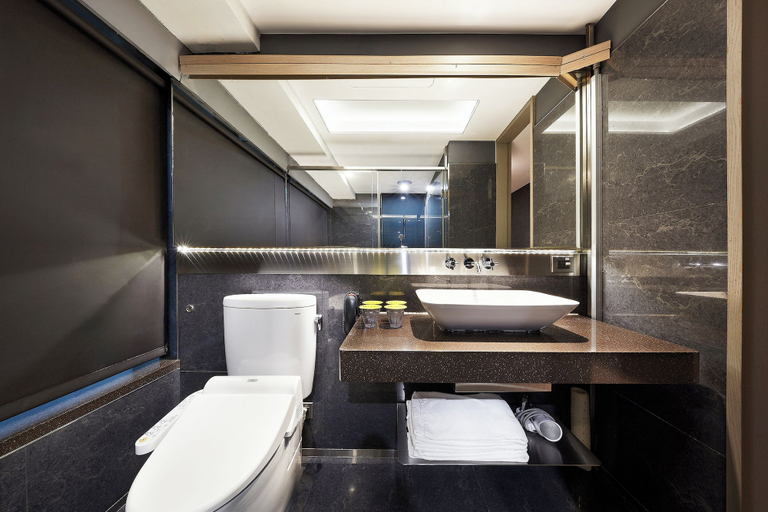 Bathroom 4, CHECK inn Taipei Nanjing, Taipei City