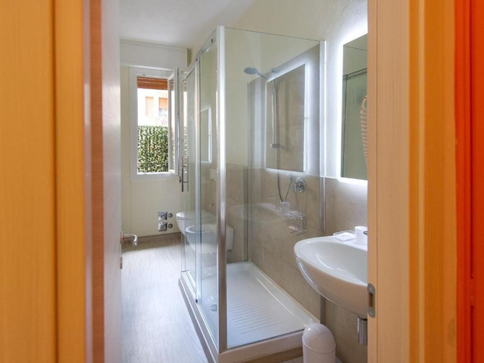 Bathroom 3, San Felice 135 - 4, Bologna