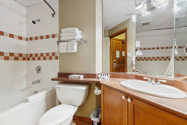 Bathroom 4, Whistler Cascade Lodge, Squamish-Lillooet