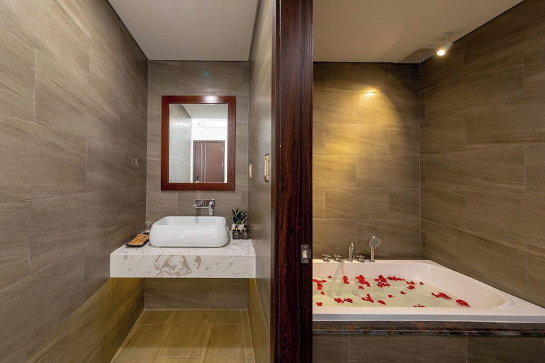 Bathroom 4, Kiwi Beachside Hotel & Cafe Da Nang, Da Nang
