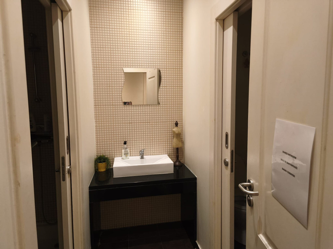 Bathroom 4, Happy @ Chiado, Lisbon