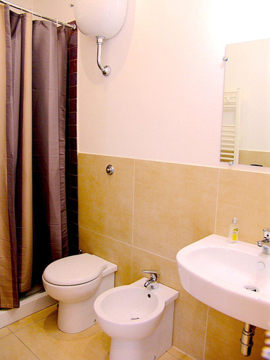 Bathroom 4, 99 Scalini, Napoli