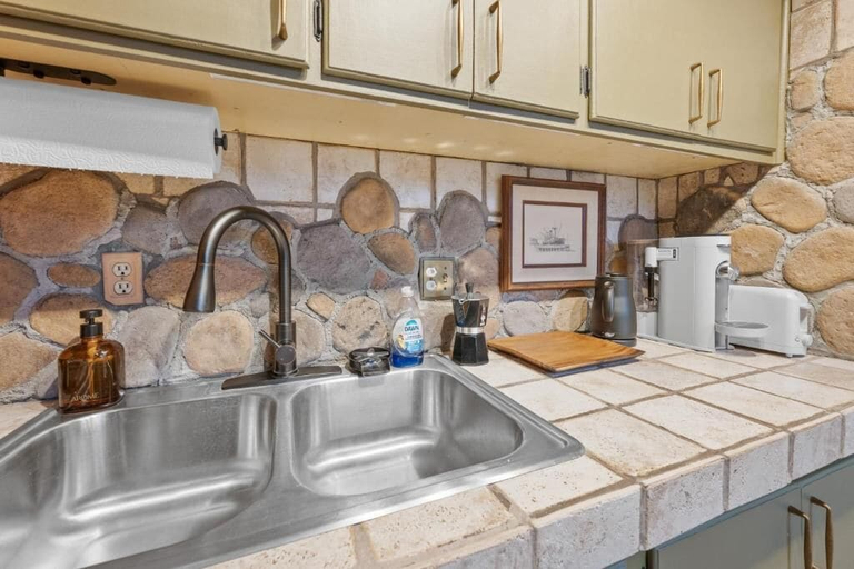 Private kitchen 4, The Highpoint A-Frame, San Bernardino