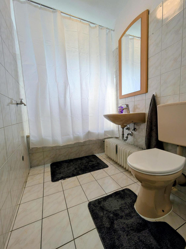 Bathroom 2, interaktiv Appartements in Heiligenhaus - Herzogstrasse, Mettmann