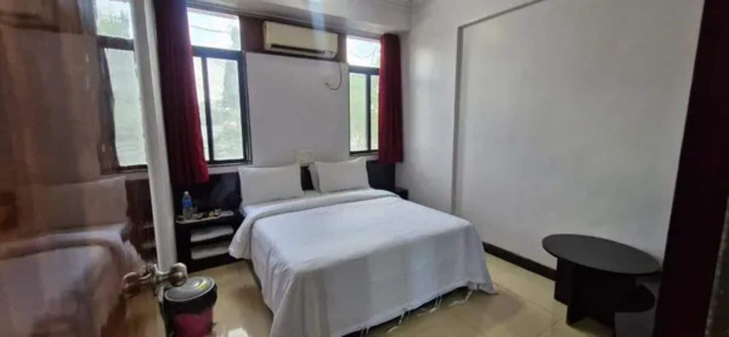 Room 3, Fabhotel Atithi Executive, Pune