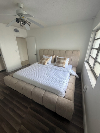 Room 4, Grove Appartments, Miami-Dade