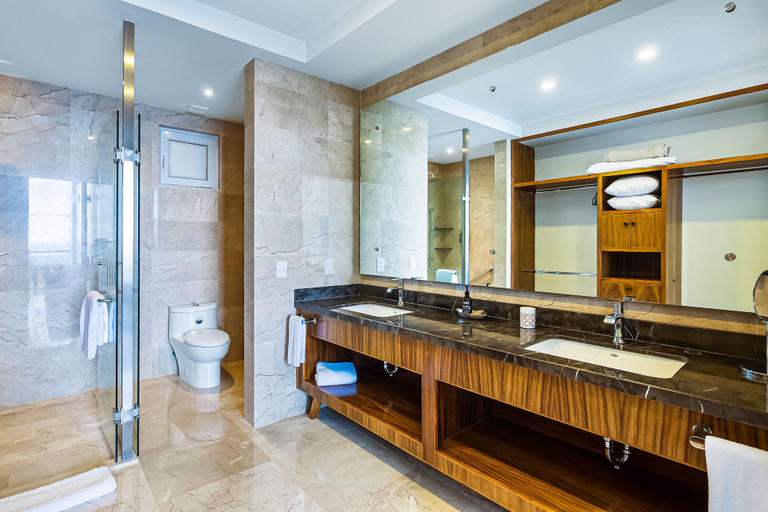 Bathroom 5, Luxury Bayfront Condo With Amazing Views, Pool & spa, Puerto Vallarta