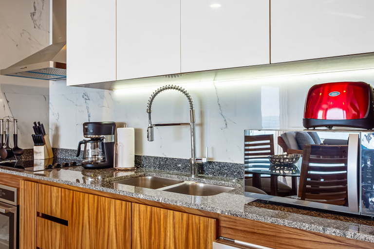 Private kitchen 2, Luxurious Upscale Condo w/ Wraparound Oceanfront View & Shared Pool, Puerto Vallarta