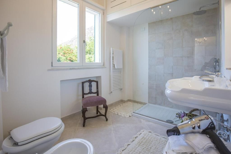 Bathroom 5, Palazzo Cacace Relais, Napoli