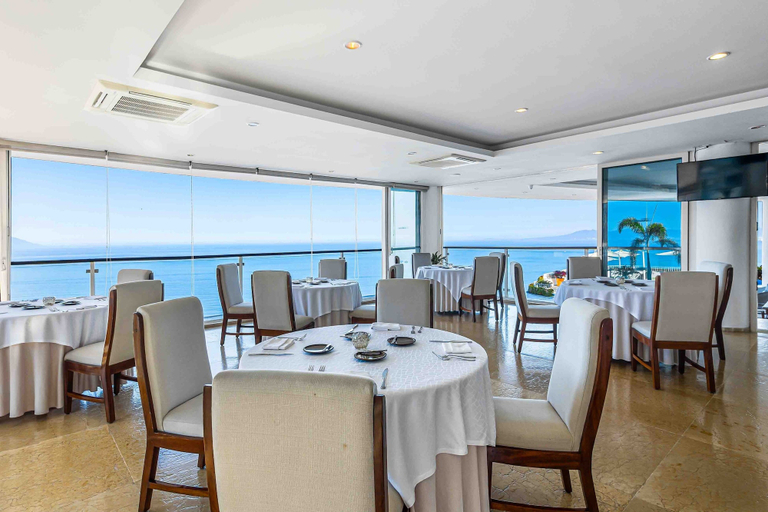 Outdoor banquet area, Relaxing Hillside Retreat Near Town With Rooftop Pool & Spacious Interior, Puerto Vallarta