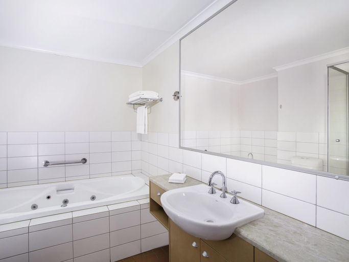 Bathroom 5, Mantra Geraldton, Geraldton