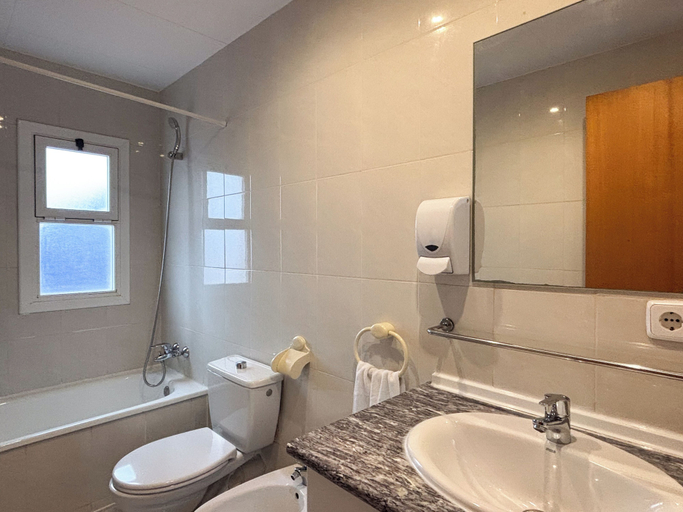 Bathroom 3, Las Vegas Hotel, Barcelona