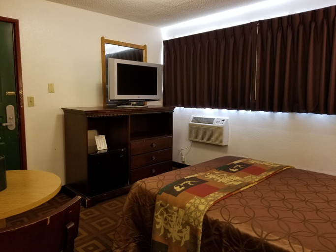Bedroom 4, Sea-Tac Crest Motor Inn, SeaTac
