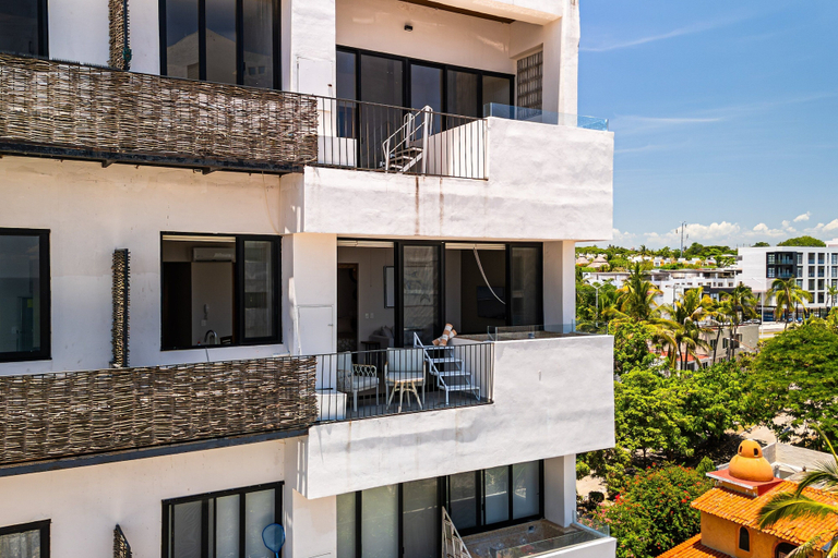 Exterior 3, Modern Condo With Infinity Pool, Wifi, Plunge spa & Ocean-view Balcony, Compostela
