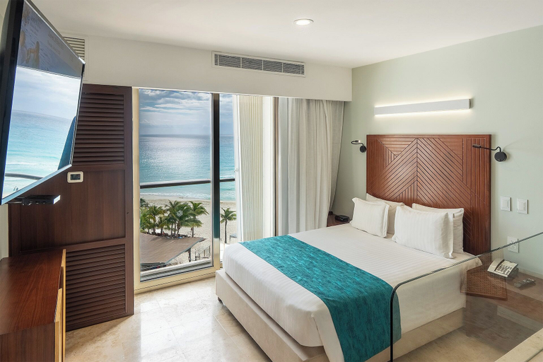 Bedroom 3, Sunset Royal Beach Resort - All Inclusive, Benito Juárez