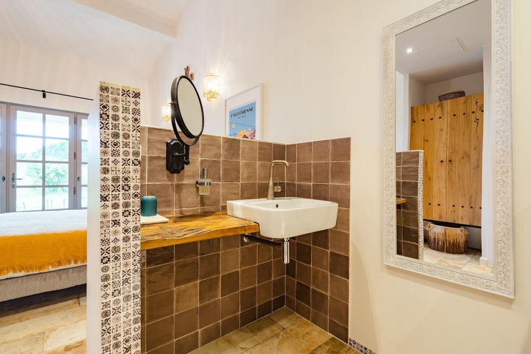 Bathroom 5, Mas du Couvin - maison d'hôtes Camargue, Bouches-du-Rhône