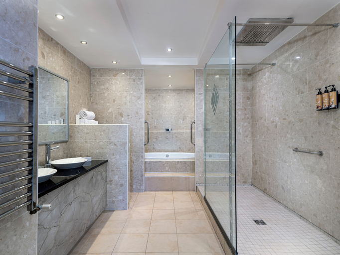 Bathroom 3, Diamond Coast Hotel