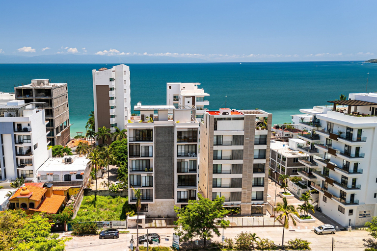 Exterior 4, Modern Condo With Infinity Pool, Wifi, Plunge spa & Ocean-view Balcony, Compostela