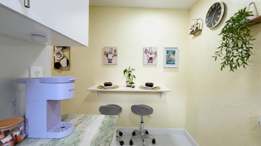 Room 3, Cozy Private Studio Parking and BBQ, Miami-Dade
