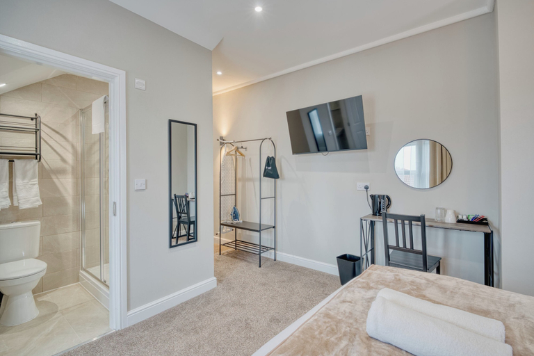 Room 5, The Stuart Hotel, Sefton