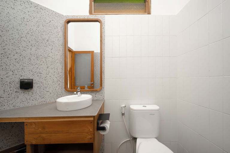 Bathroom 3, Green Hill Boutique Hotel, West Manggarai