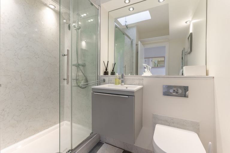 Bathroom 3, Stunning Clifton Flat in Amazing Central Location, Bristol