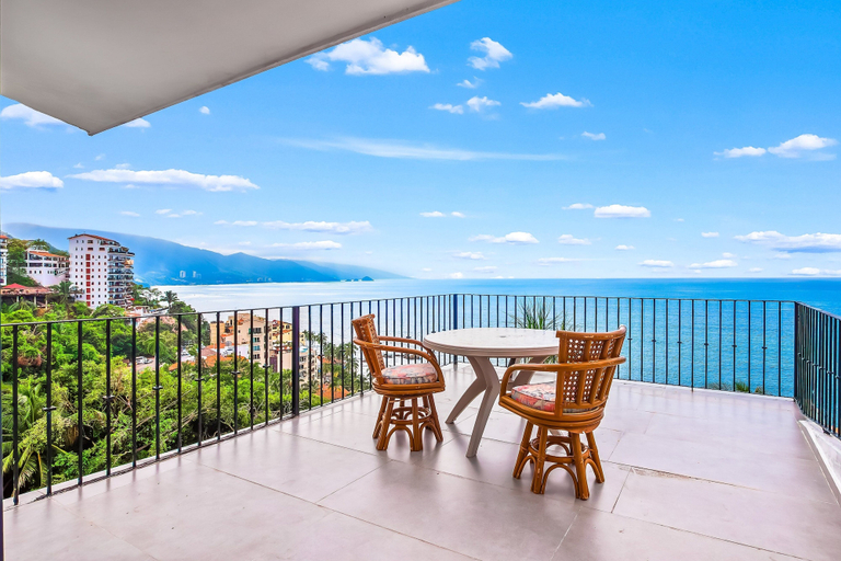 Outdoor dining 3, Bright Ocean-view 2-story Condo Near Beach With Pool, Balcony & Full Kitchen, Puerto Vallarta