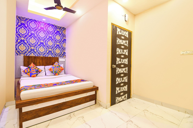 Room 3, Fabhotel Diamond Regency, South 24 Parganas
