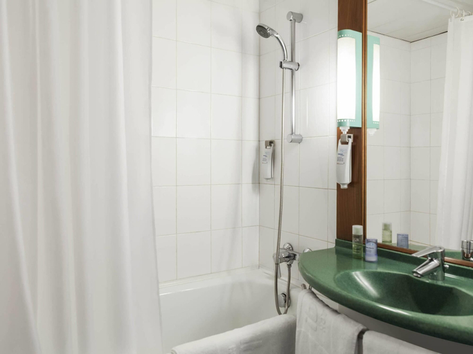 Bathroom 3, ibis Douala, Wouri