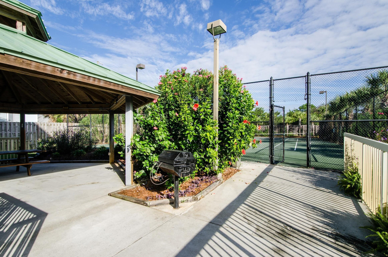 Property grounds 2, Celadon 409- Champagne Sunsets, Bay