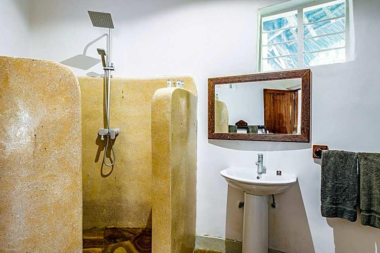 Bathroom, Pongwe Beach Hotel, Kati